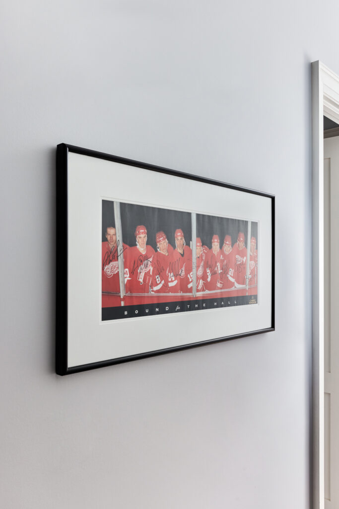 Photo of the 2002 Detroit Red Wings hanging on living room wall
